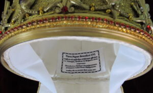 Tiara_Pope_Benedict_XVI_inside-1-900x550