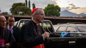 Кардинал Паролін: плекати дипломатію, що сприяє діалогу та правам людини