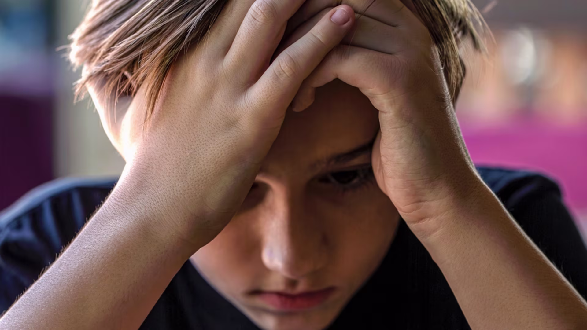 AnxiousKid080726_zwzt6j