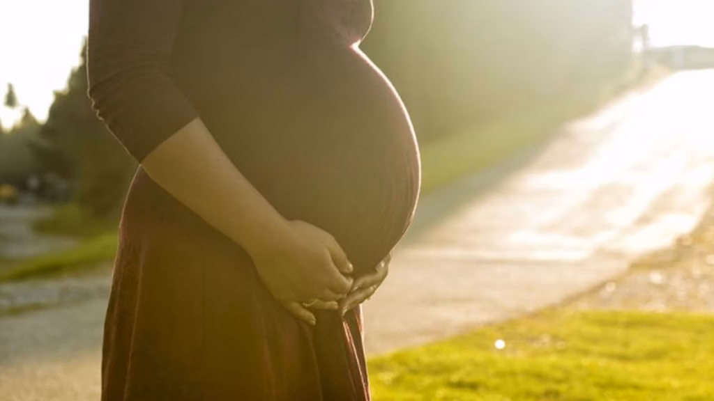 Pregnant_Credit_K3S_via_wwwshutterstockcom_CNA_1_11_16